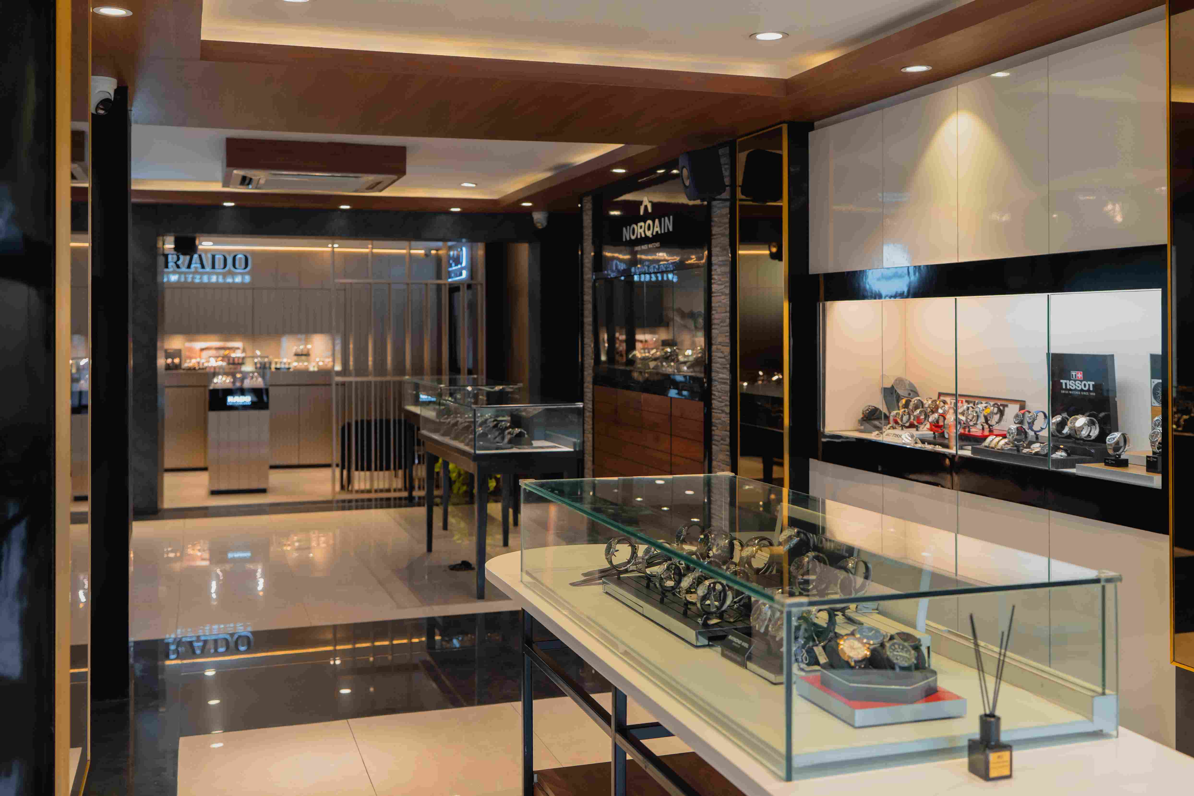 Sulux Centre Boutique — Collection
