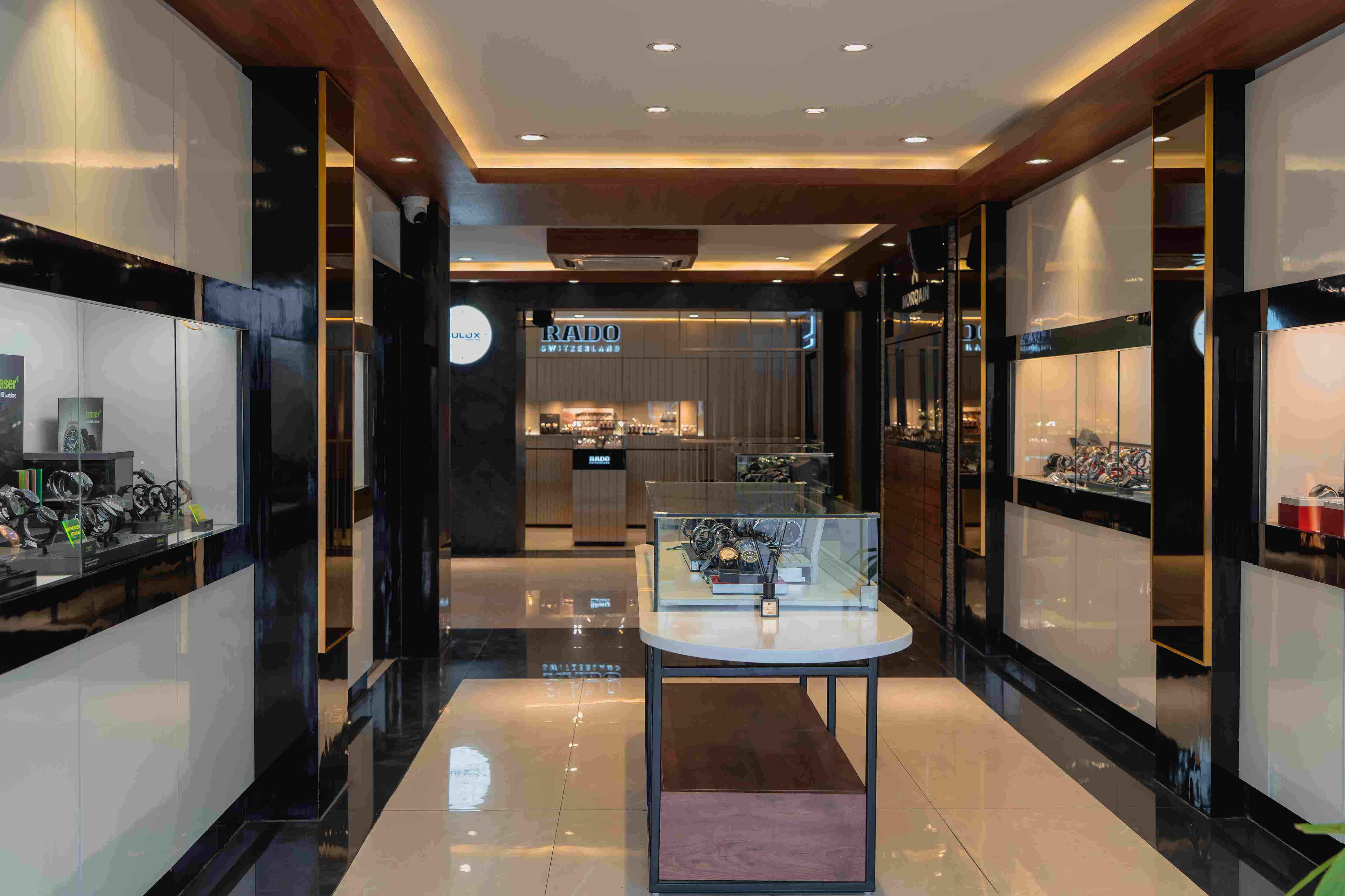 Sulux Centre Boutique — Interior